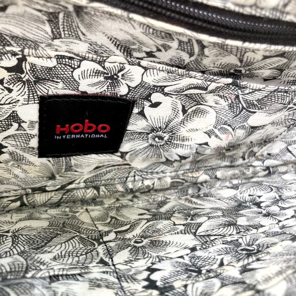 HOBO International Vida Wristlet Clutch Taupe Glazed Leather Silver Wallet Purse - Picture 14 of 15